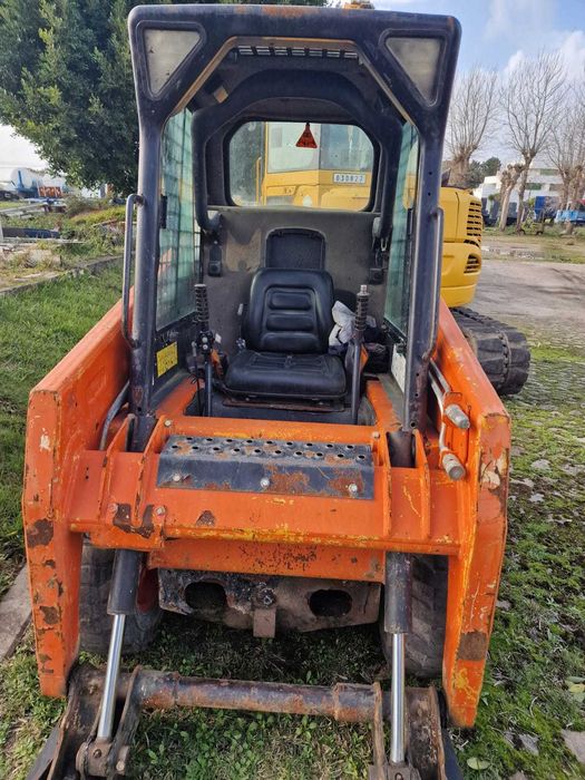 MINI PÁ CARREGADORA BOBCAT S100