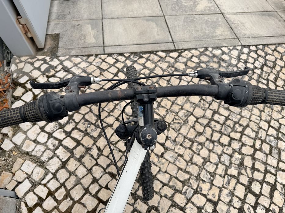 Bicicleta com pouco uso