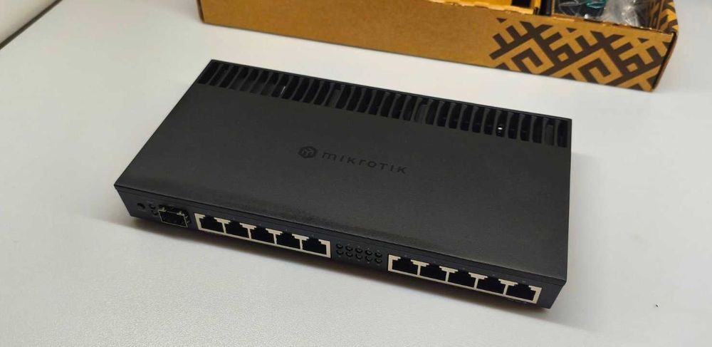 Мощный Mikrotik RB4011iGS Gigabit SFP usb LTE Роутер 10портов