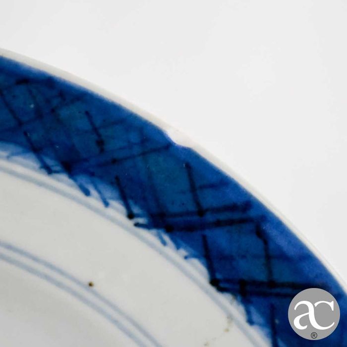 Par de pratos fundos porcelana China Período Qianlong, séc. XVIII n2