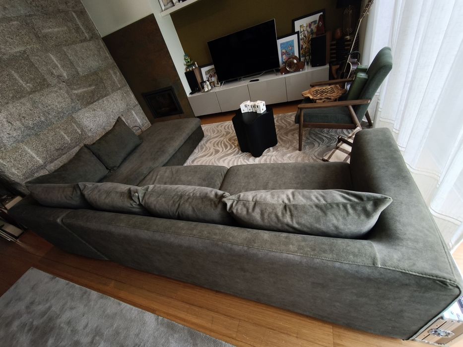 Sofa com chaise-longue  com 2 sets capas amovíveis e laváveis