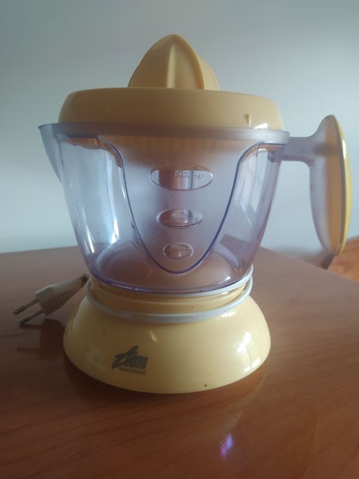 Espremedor elétrico de citrinos 

E