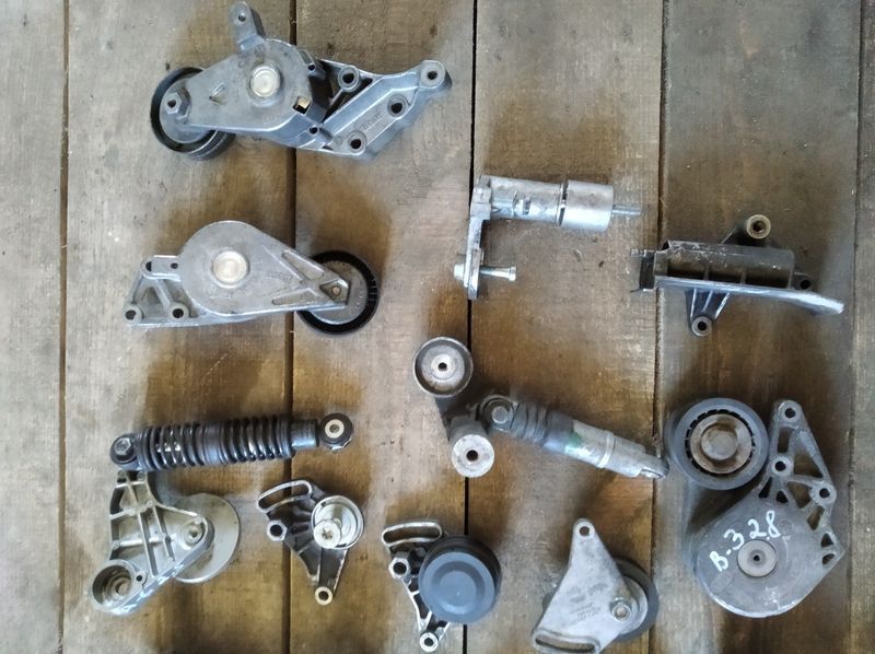 Натяжитель ремня генератора Passat B5 Golf 4 Audi a6 1.4 1.6 1.9 2.5