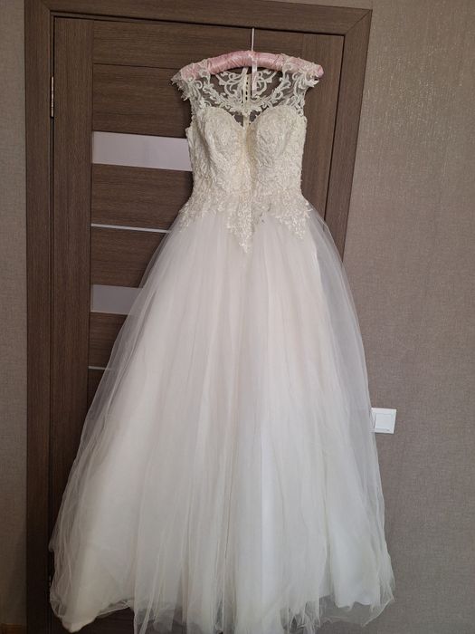 Свадебное платье цвета айвори