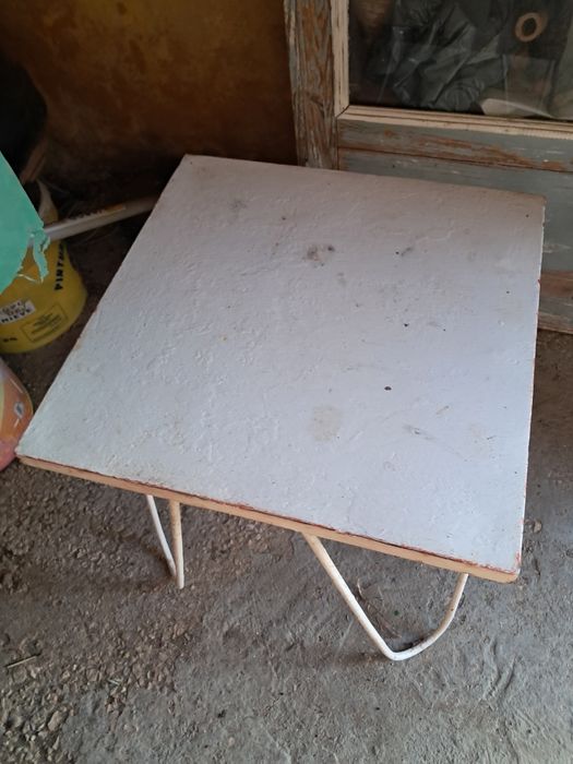Mesa de apoio em ferro