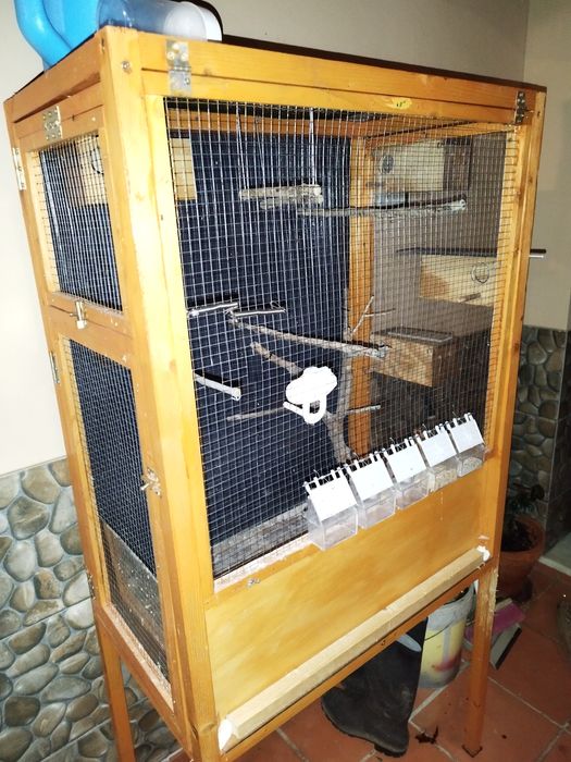 Gaiola grande para pássaros