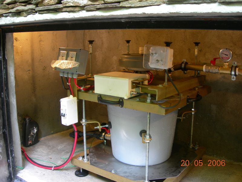 Turbina micro e pico- hidrica. Energia eléctrica autónoma / rede