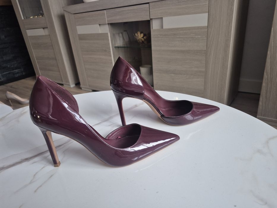 Szpilki lakierowane Mango