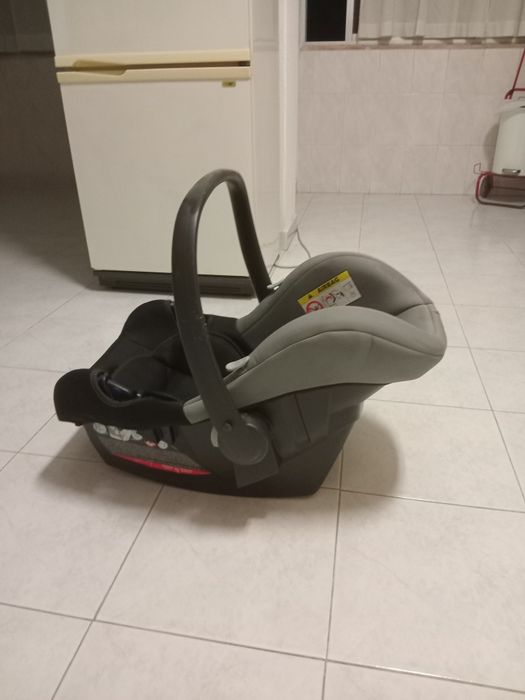 Vendo cadeira auto 13 quilos marca francesa  nania