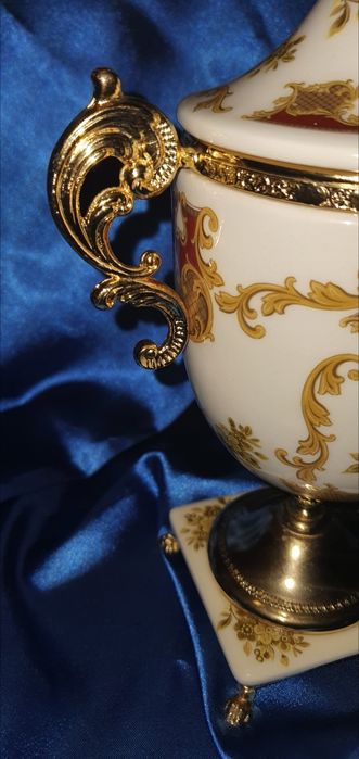 Ânfora em porcelana fina pintada à mão,laminada a ouro