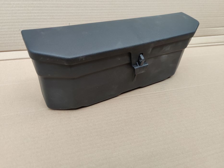 Skrzynka narzędziowa Massey Ferguson MF235 MF255 Ursus