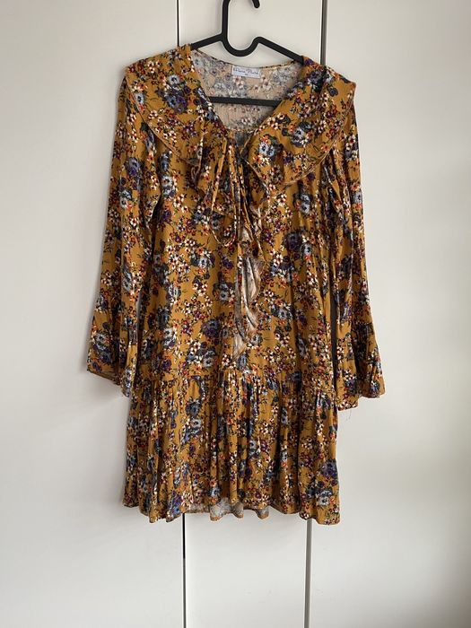 Sukienka musztardowa w kwiaty