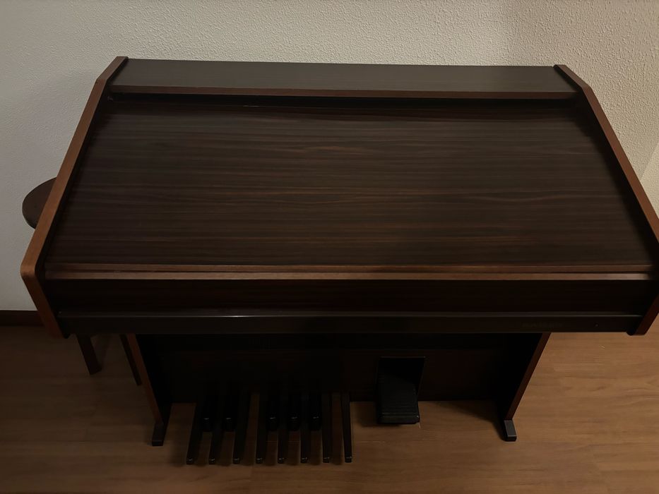 Órgão Bontempi em madeira