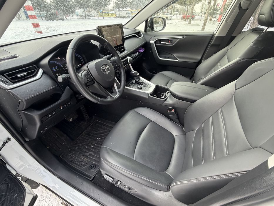 Продам Toyota RAV 4 Гибрид 2023г.