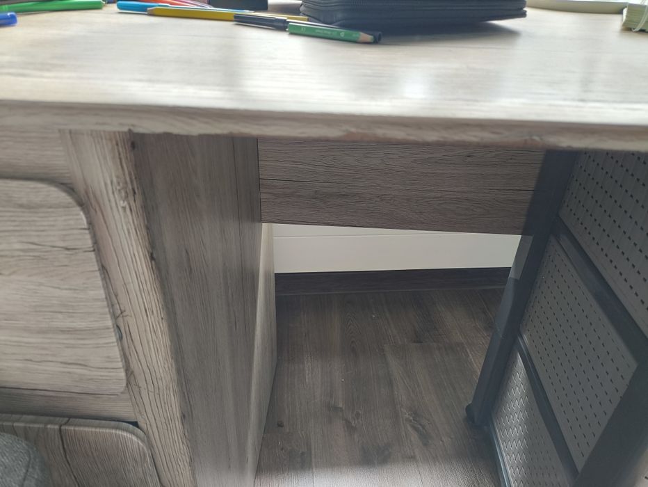 Sprzedam łóżko 90 na 200 oraz biurko 120 na 60cm POSSI BRW