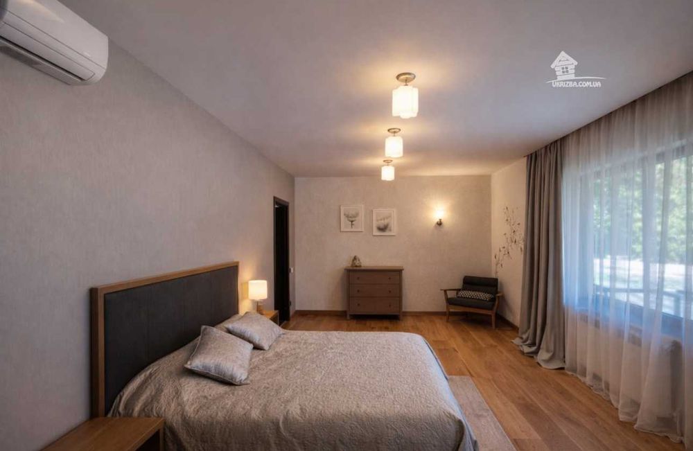 Новий будинок VIP-рівень. High-tech. Кінотеатр, сауна. До 20 осіб.