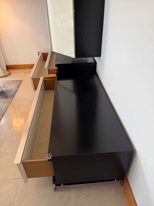Móveis de Sala Branco e Preto