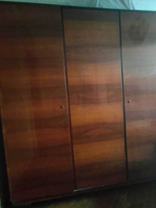 Продам шкаф платяной.