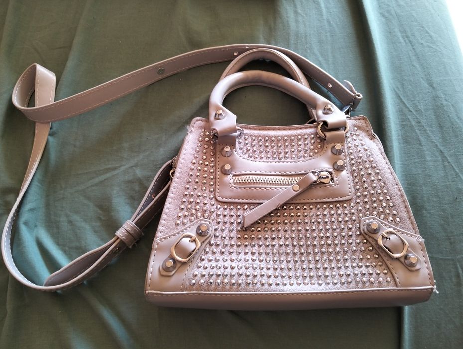 Malutka torebka z ćwiekami