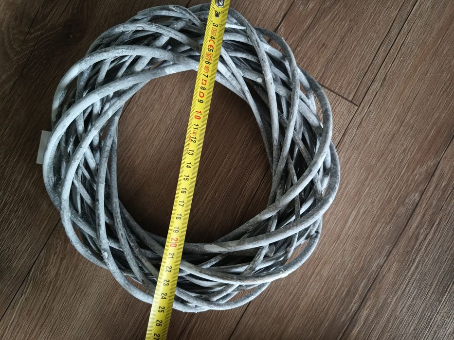 Wiklinowy wianek szary 25cm