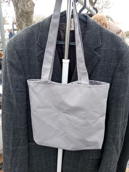 Tote bag cinza feita à mão com macramé