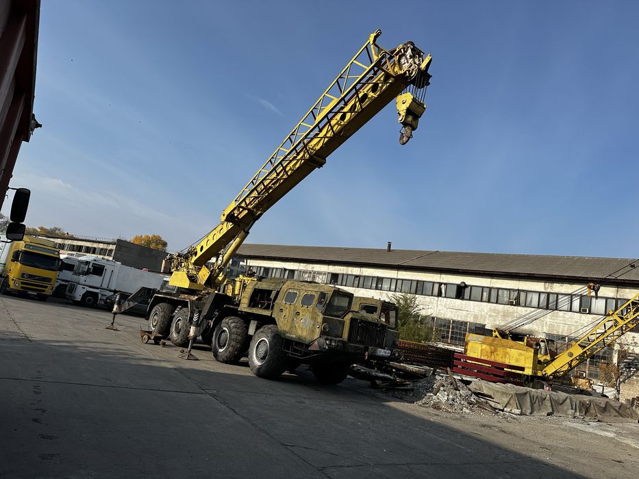 Автокран МАЗ 73101 ураган 50 тонн 8 на 8
