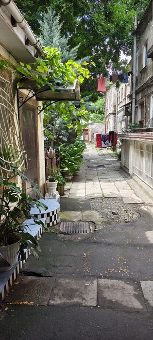 Продається простора чотирьохкімнатна квартира  в центральній частині  Одеси