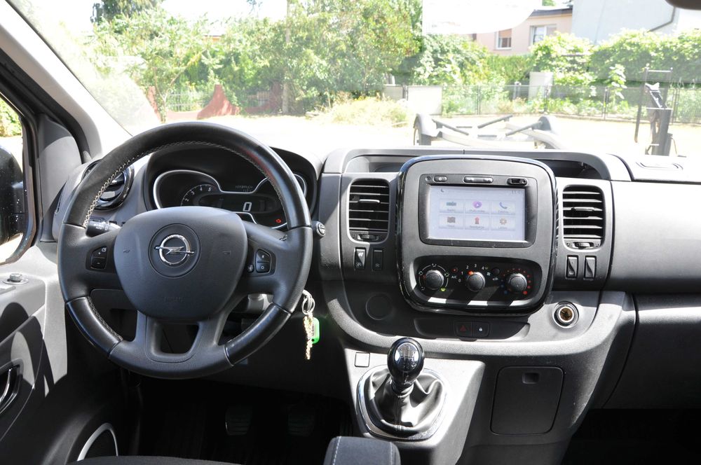 Wynajem/Wypożyczalnia busów - Opel Vivaro