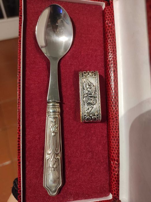 Colher antiga com argola de guardanapo em prata – Com estojo original