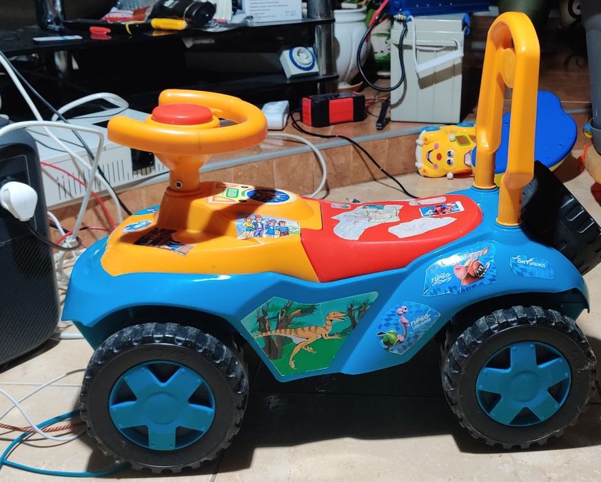Машинка- толокар.