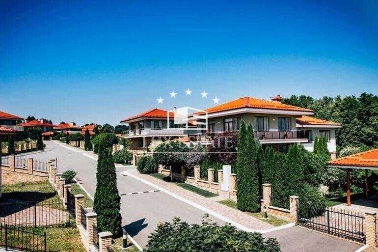 Продаж будинка 230m² в КГ «Маєток» Іванквичі (Иванковичи)