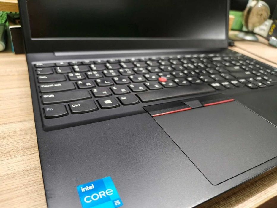 Lenovo Octacore 15.6" i5/16GB/385Nvme classe Profissional