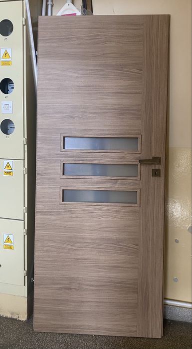 Drzwi wewnetrzne 80 Invado prawe z klamką