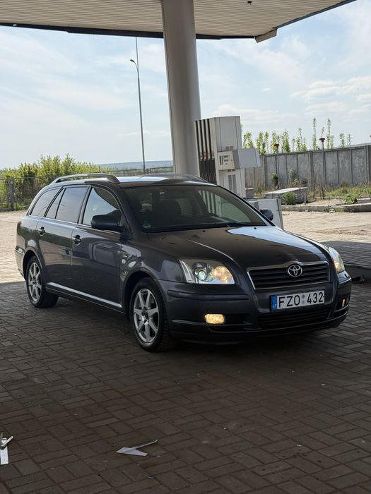 Toyota Avensis рестайлінг у хорошій комплектації