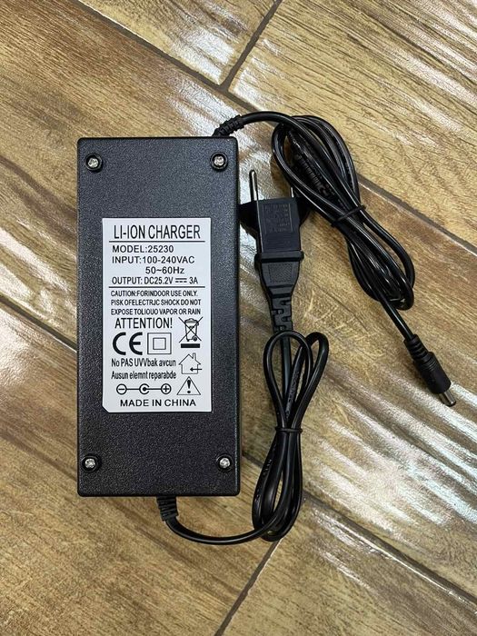 Зарядное устройство для li-ion ,аккумуляторов 2s,3S/4S/5s/6s/7s