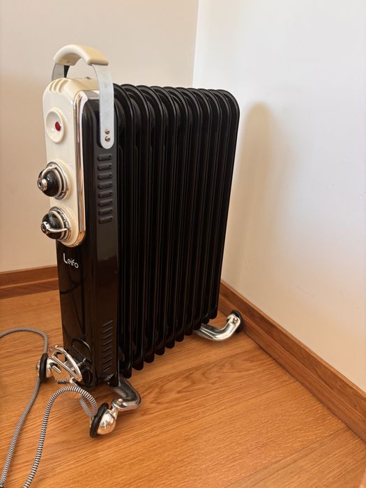 Aquecedor a óleo Leifo 11 elementos 2500W - c/ rodas, preto/creme