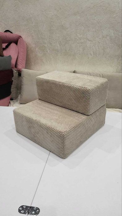 Нові сходи для собак виготовлені з щільного поролону