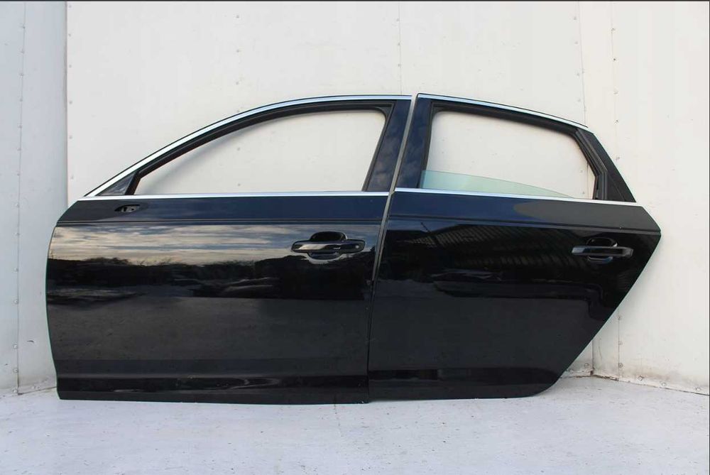 Двері Audi A4 B9 передні або задні праві ліві разборка