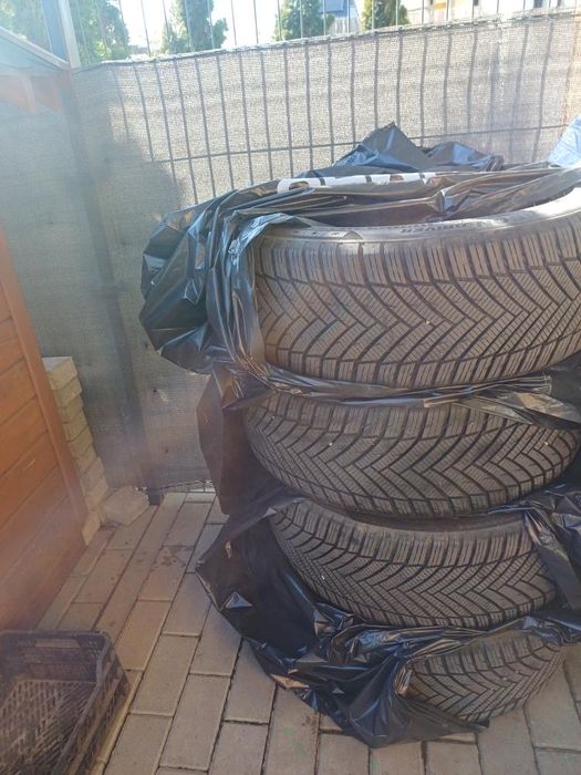 Резина Польська  всесезонна,майже нова комплект 10000грн)
