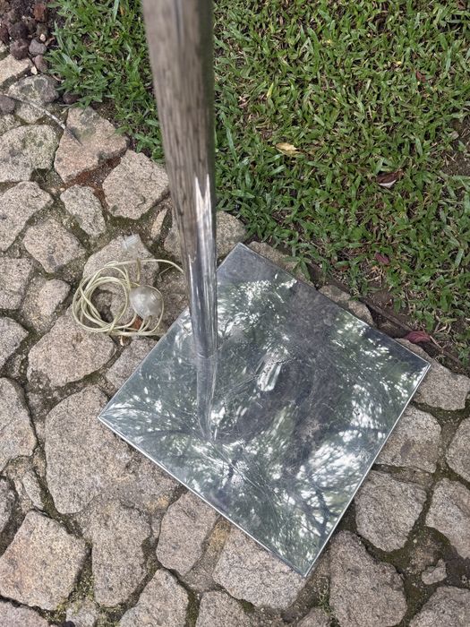 Candeeiro de pé em inox