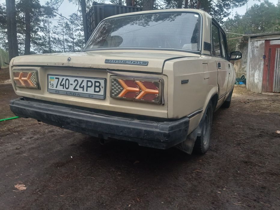 продаж легкового автомобіля ВАЗ 2107