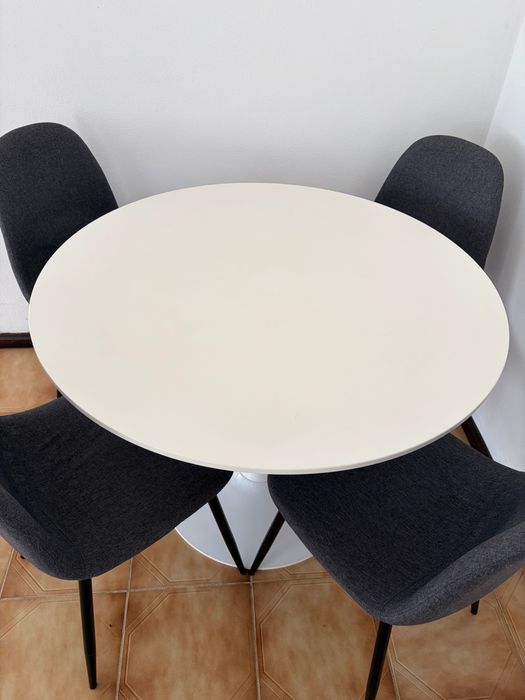 Conjunto mesa + 4 cadeiras