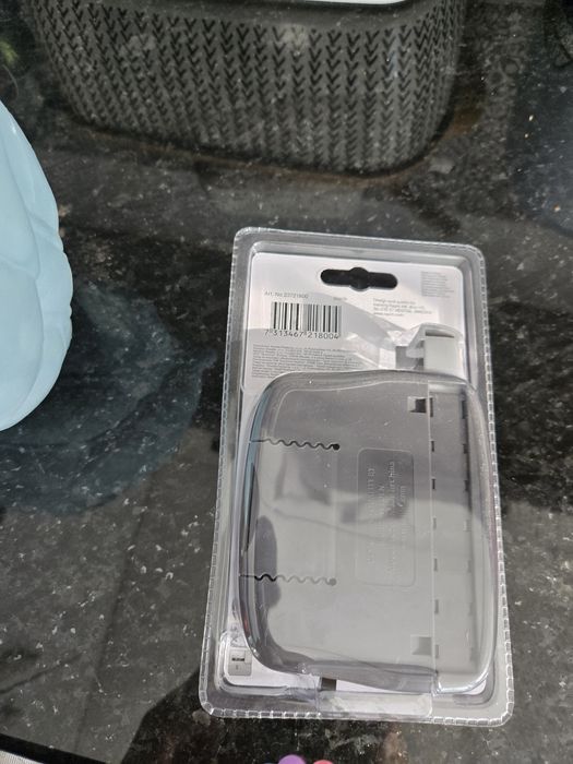 Furador novo dentro embalagem