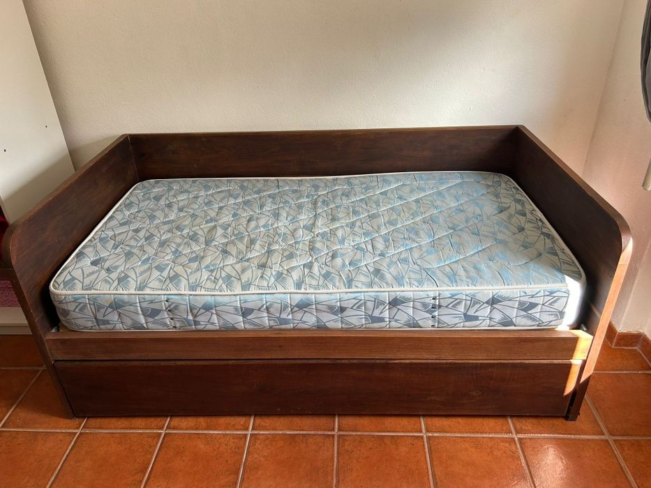 Cama dupla de madeira