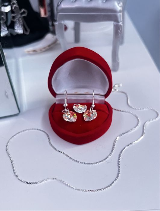 Zestaw nowej biżuterii Swarovski w eleganckim opakowaniu