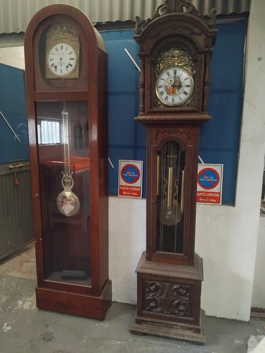 Relógios de coluna usados como novos