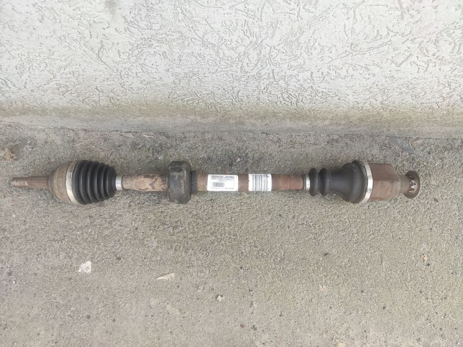 Полуось Вал приводу передній правий