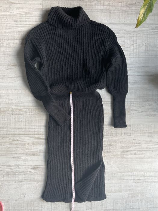 Sukienka swetrowa, prążkowa idealna na zimne dni