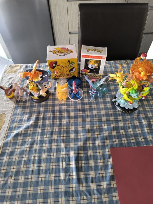 Varias coleções Pokémon