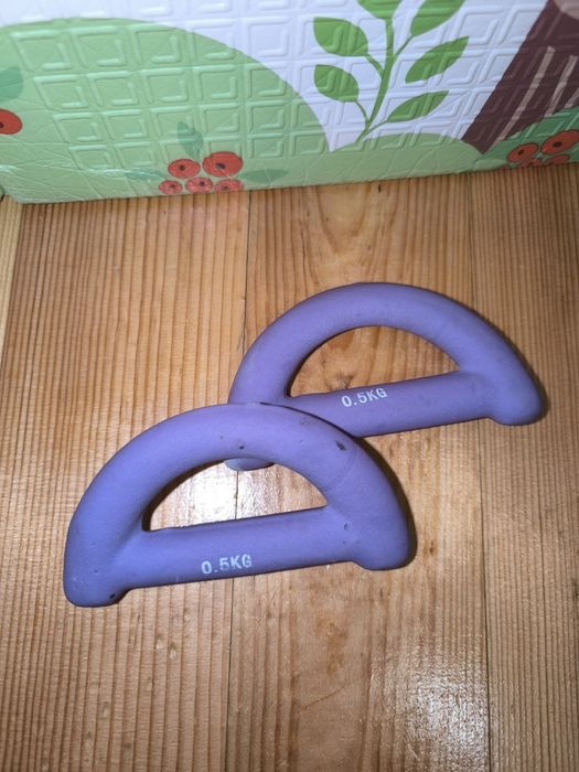 Гантелі та гра для басейну